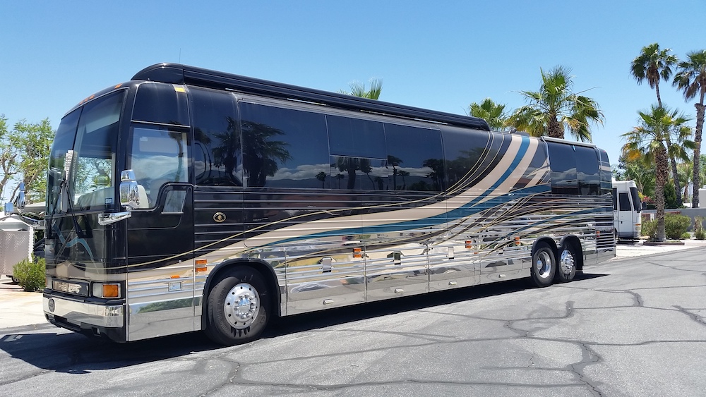 2002 Prevost Featherlite XLII For Sale