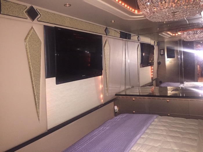 2002 Prevost Featherlite XLII For Sale