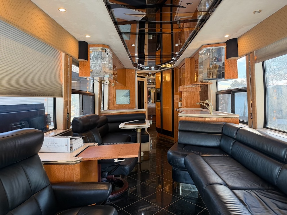 2002 Prevost Featherlite H3-45 For Sale
