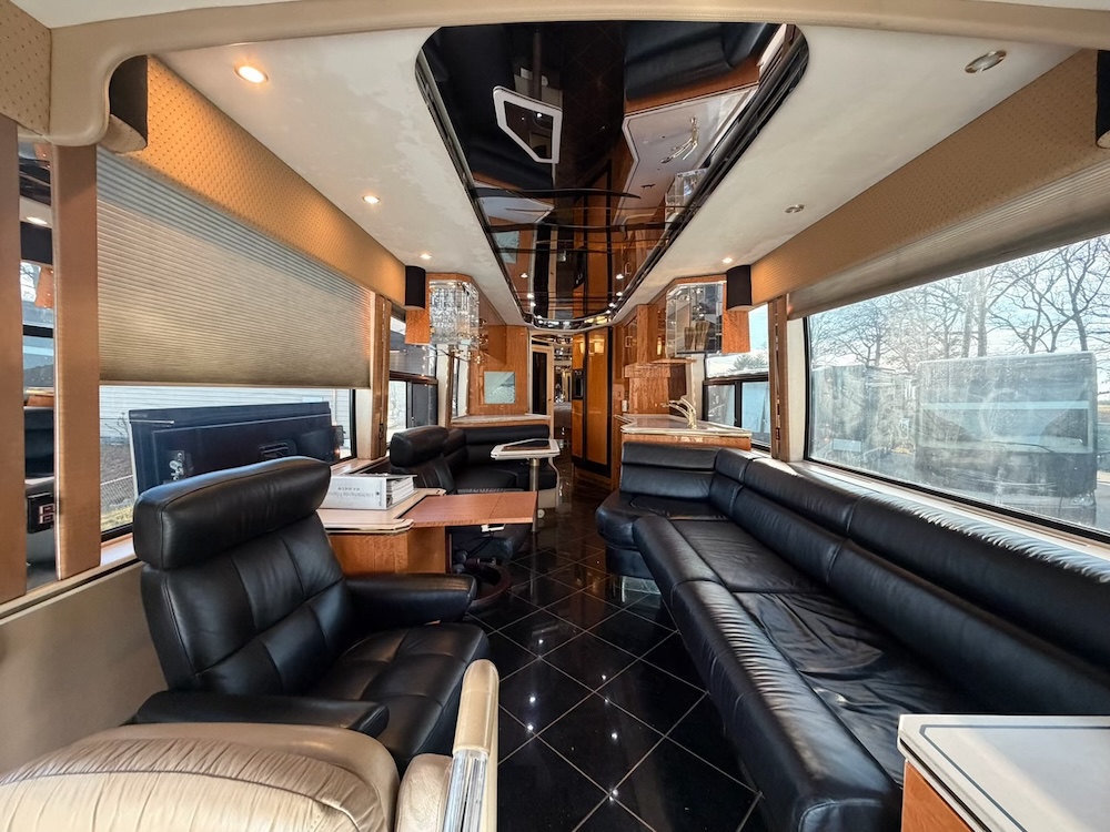 2002 Prevost Featherlite H3-45 For Sale