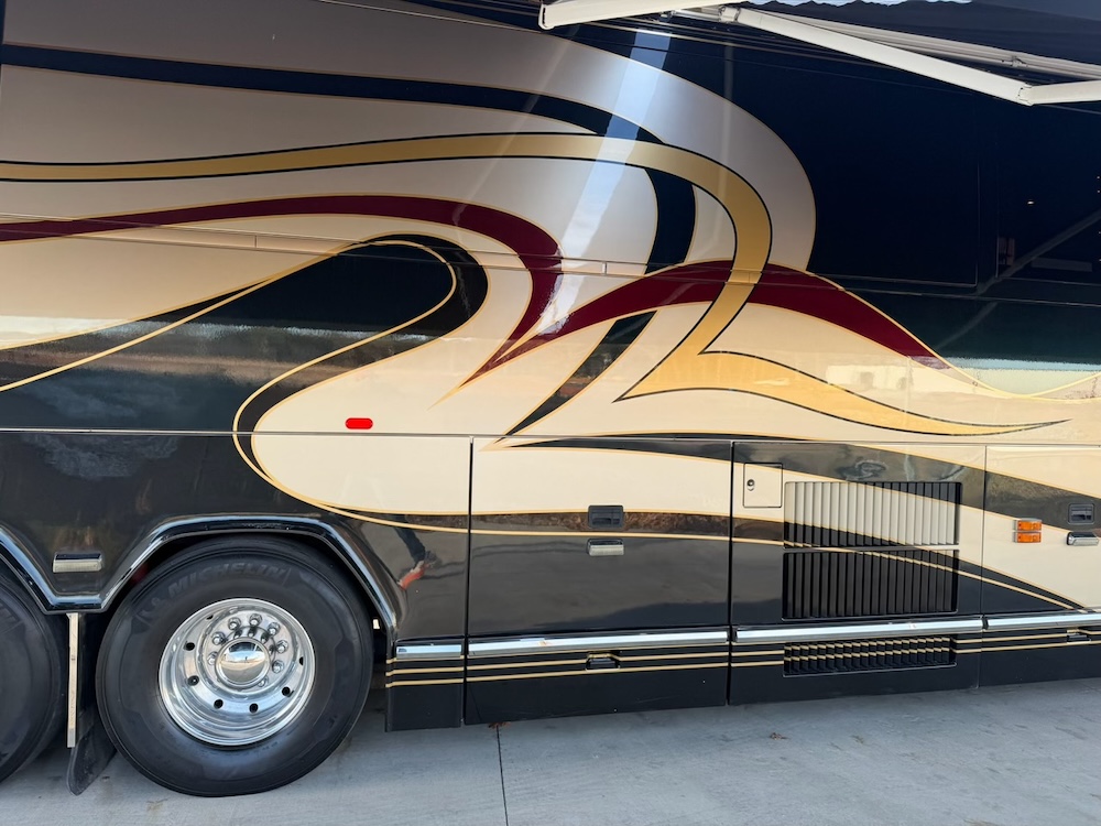 2002 Prevost Featherlite H3-45 For Sale