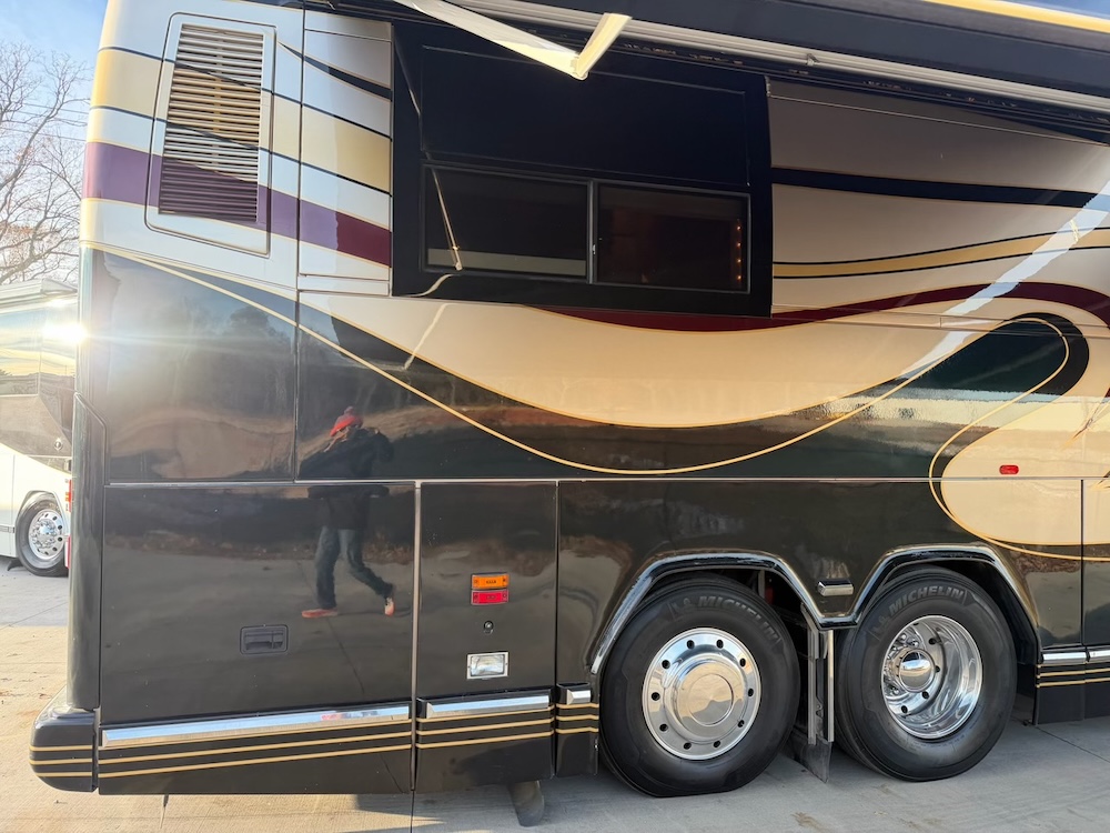 2002 Prevost Featherlite H3-45 For Sale