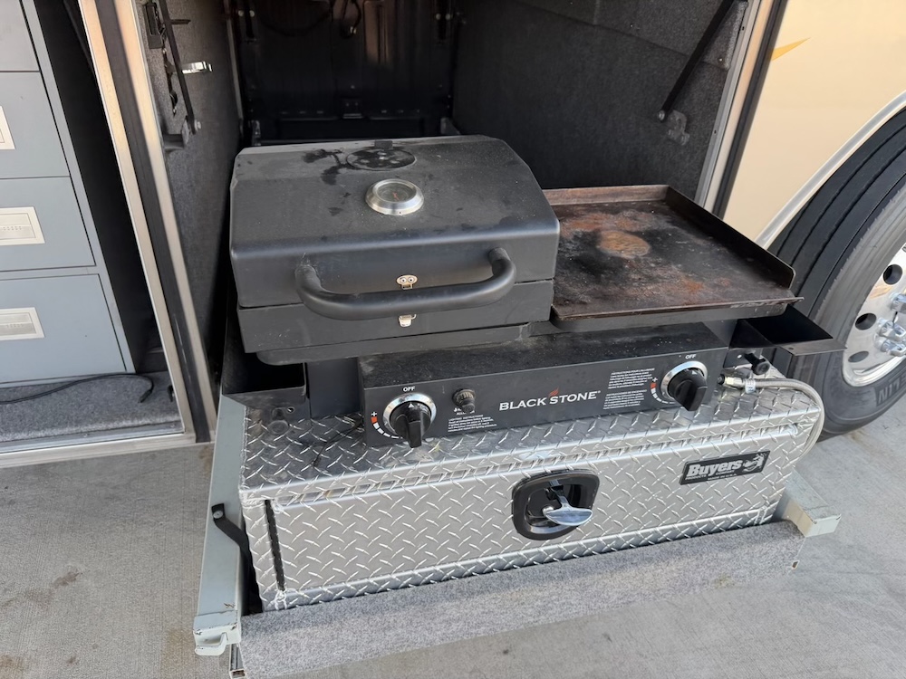 2002 Prevost Featherlite H3-45 For Sale