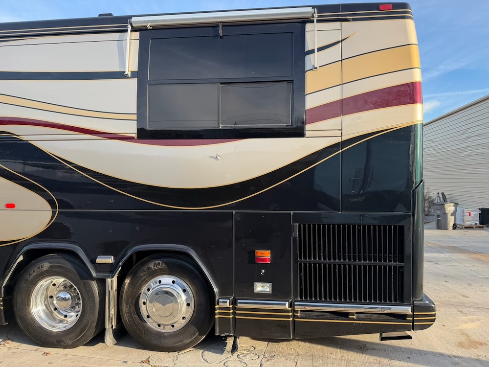 2002 Prevost Featherlite H3-45 For Sale