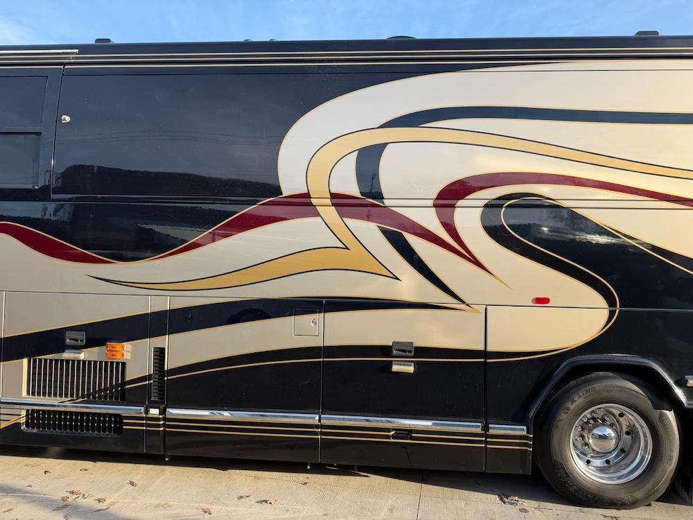 2002 Prevost Featherlite H3-45 For Sale