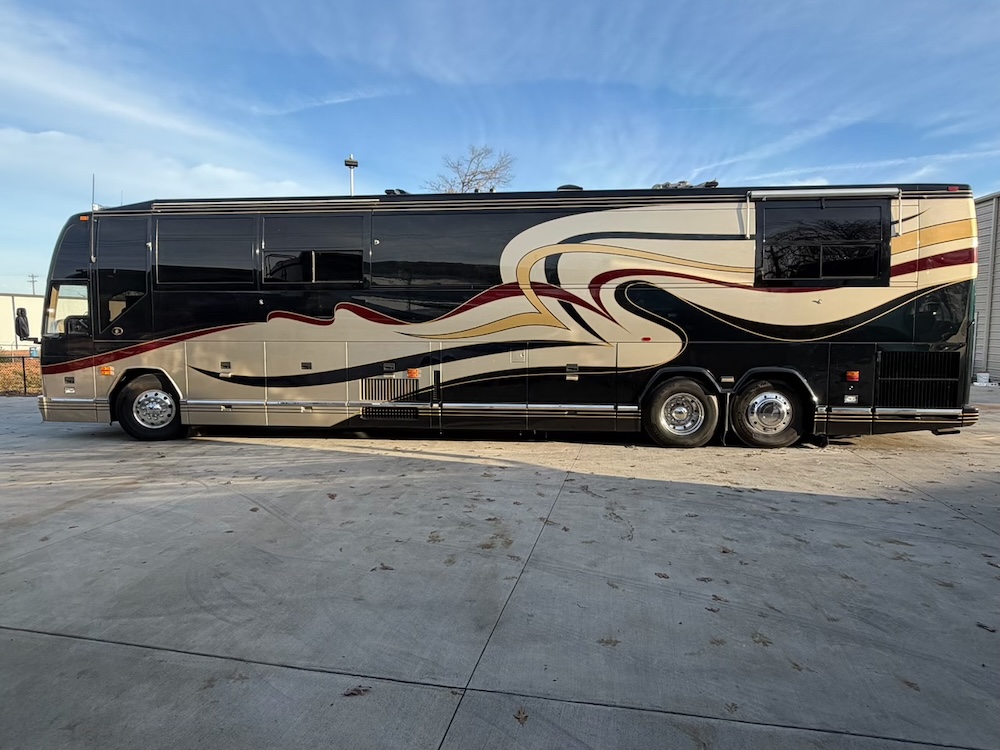 2002 Prevost Featherlite H3-45 For Sale