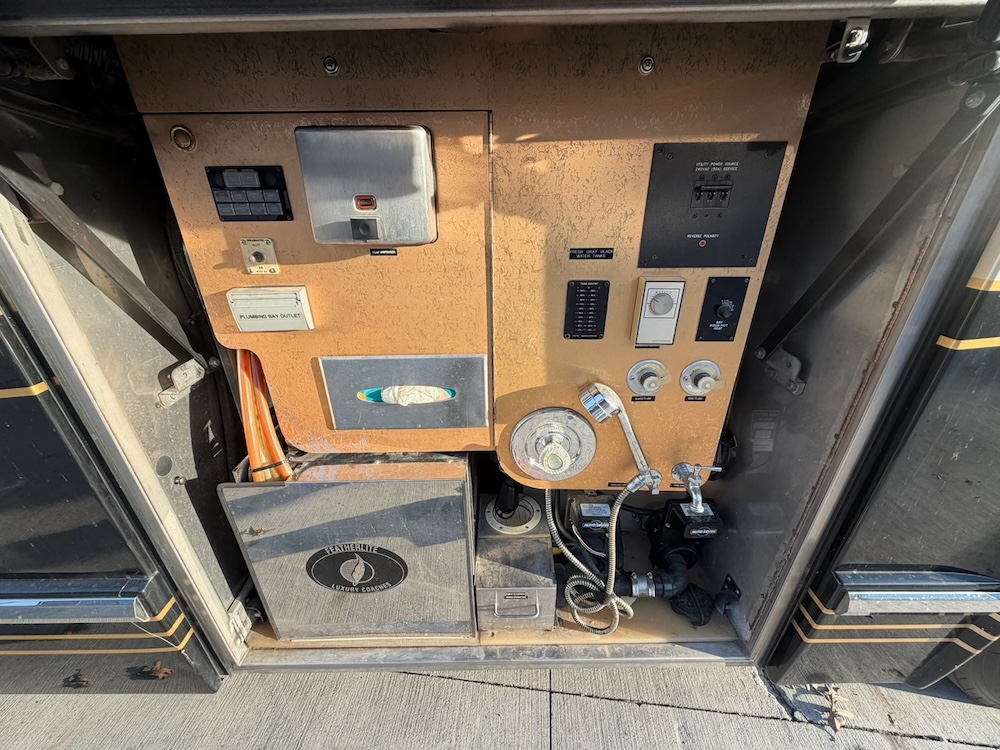 2002 Prevost Featherlite H3-45 For Sale