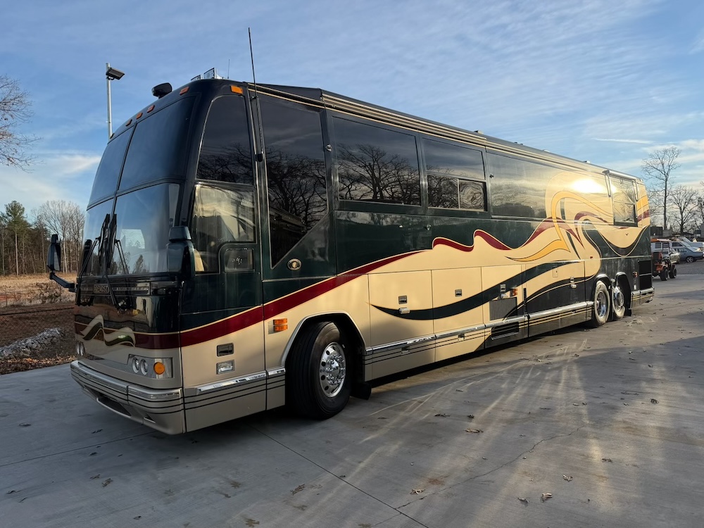 2002 Prevost Featherlite H3-45 For Sale