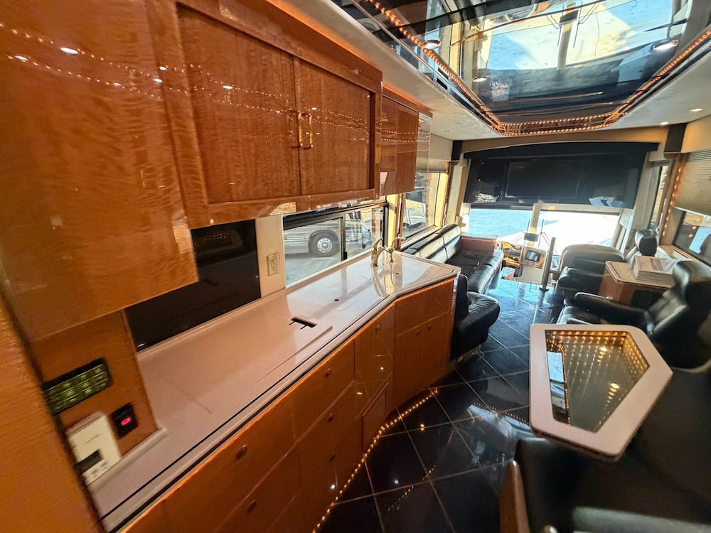 2002 Prevost Featherlite H3-45 For Sale