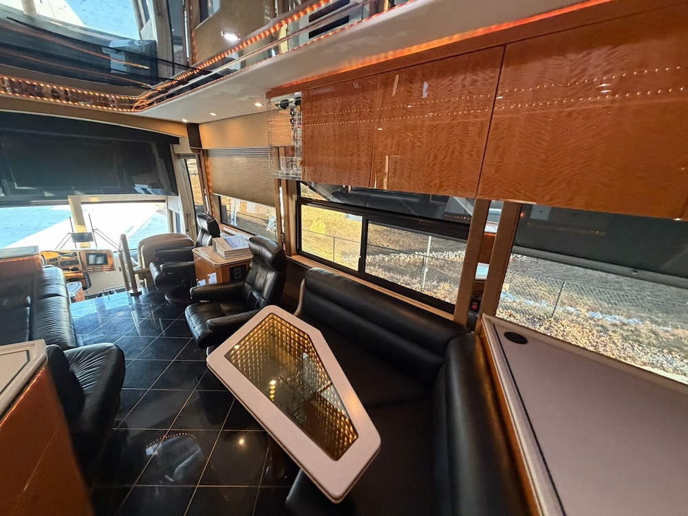 2002 Prevost Featherlite H3-45 For Sale