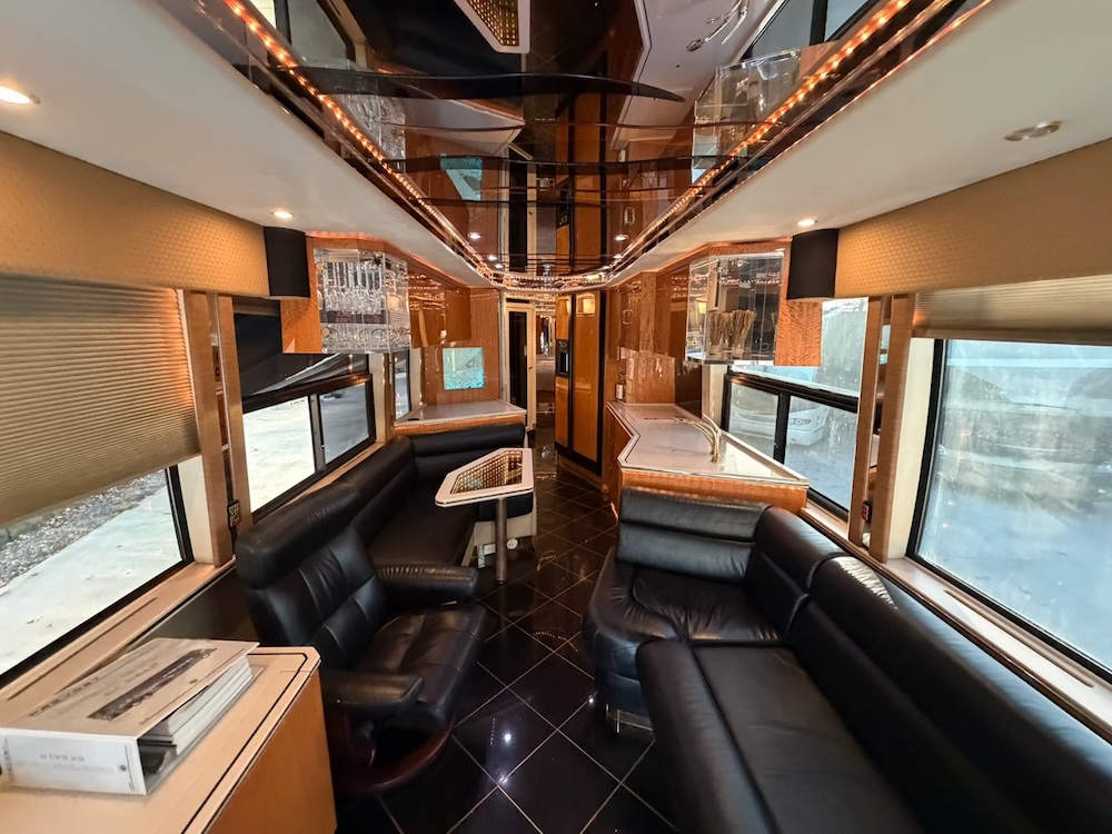 2002 Prevost Featherlite H3-45 For Sale