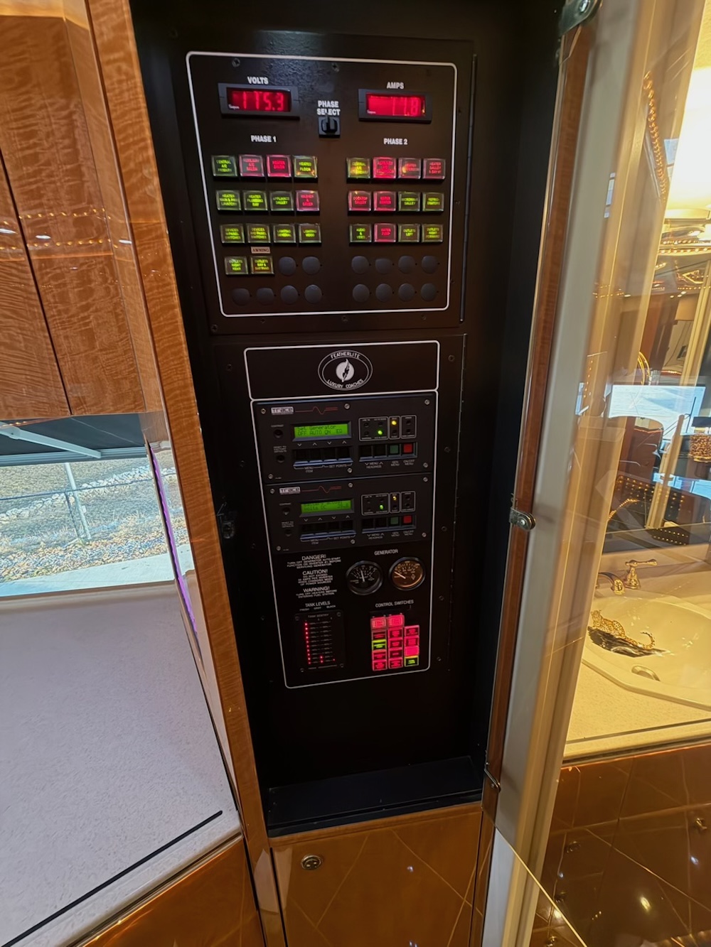 2002 Prevost Featherlite H3-45 For Sale