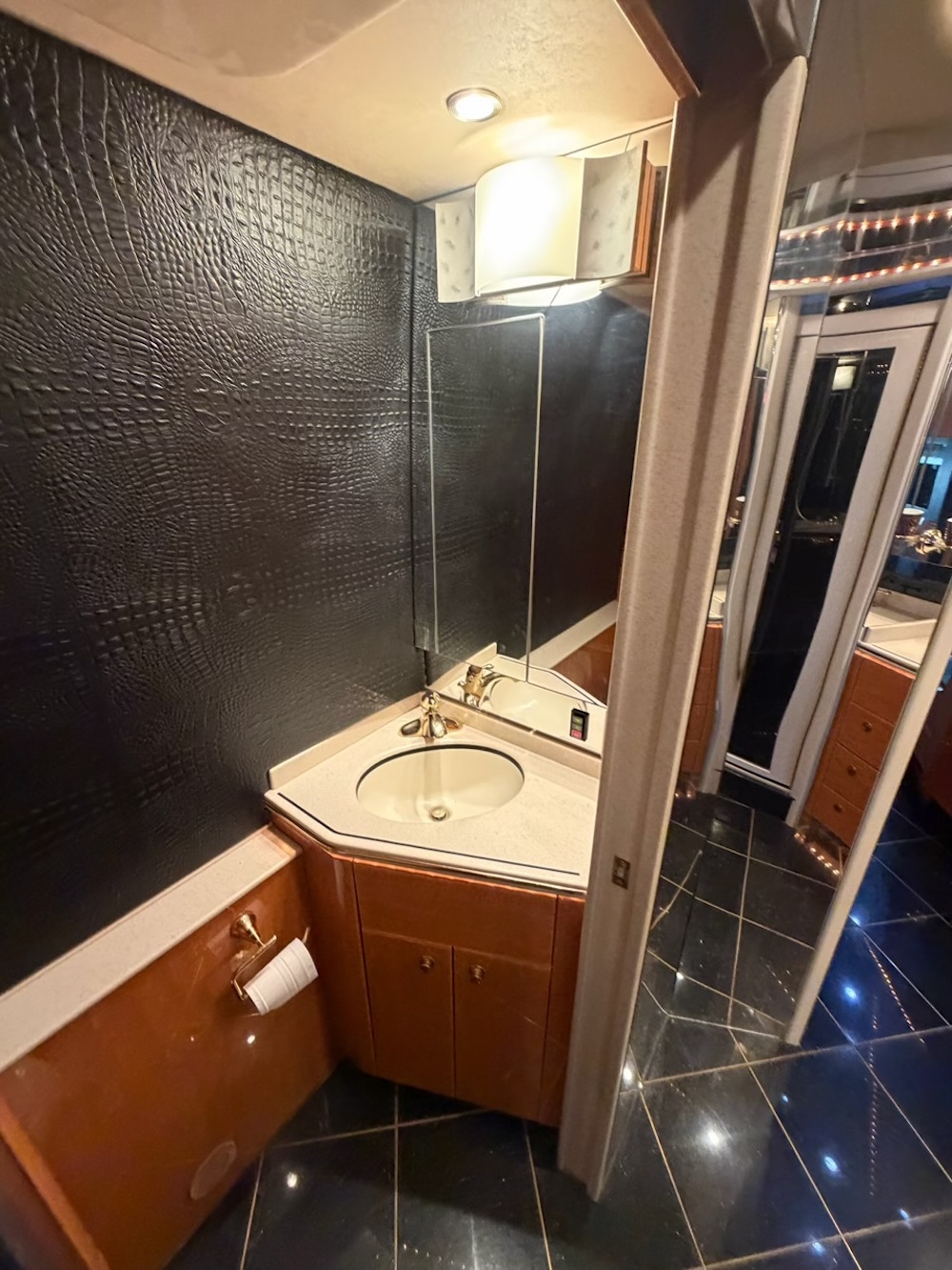 2002 Prevost Featherlite H3-45 For Sale