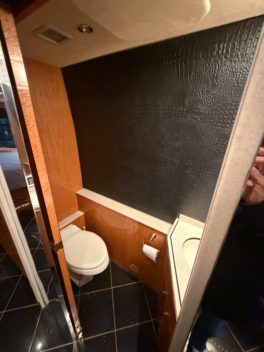 2002 Prevost Featherlite H3-45 For Sale