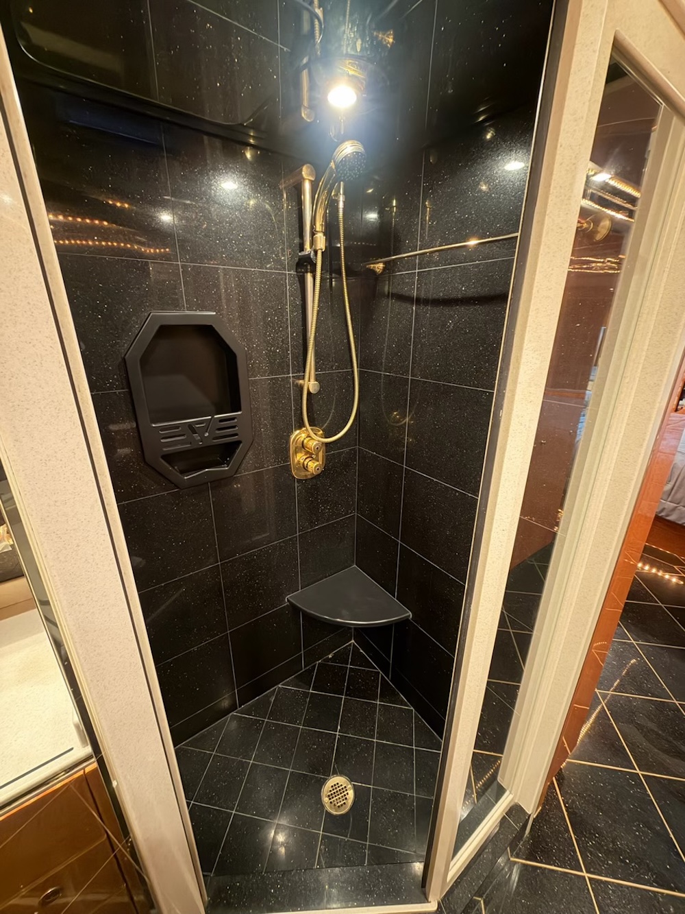 2002 Prevost Featherlite H3-45 For Sale