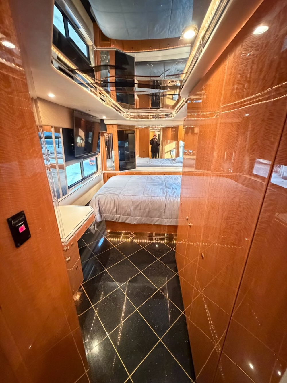 2002 Prevost Featherlite H3-45 For Sale