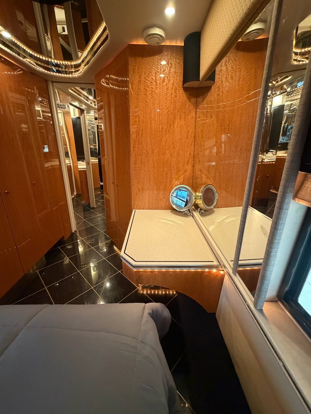 2002 Prevost Featherlite H3-45 For Sale