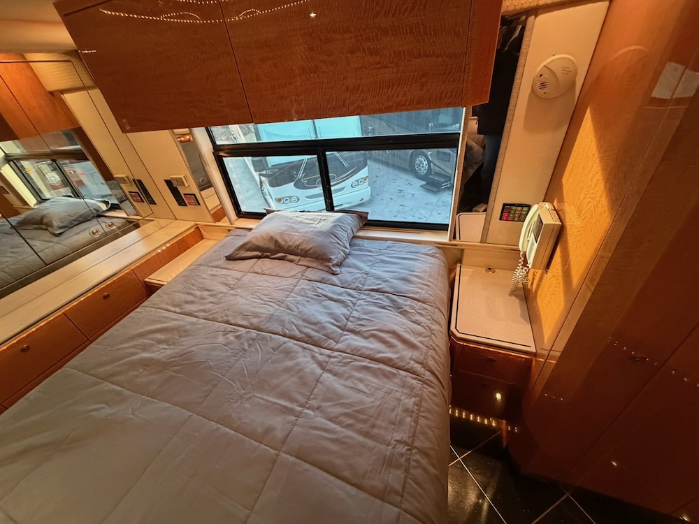 2002 Prevost Featherlite H3-45 For Sale