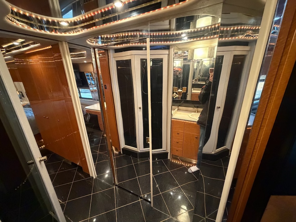 2002 Prevost Featherlite H3-45 For Sale