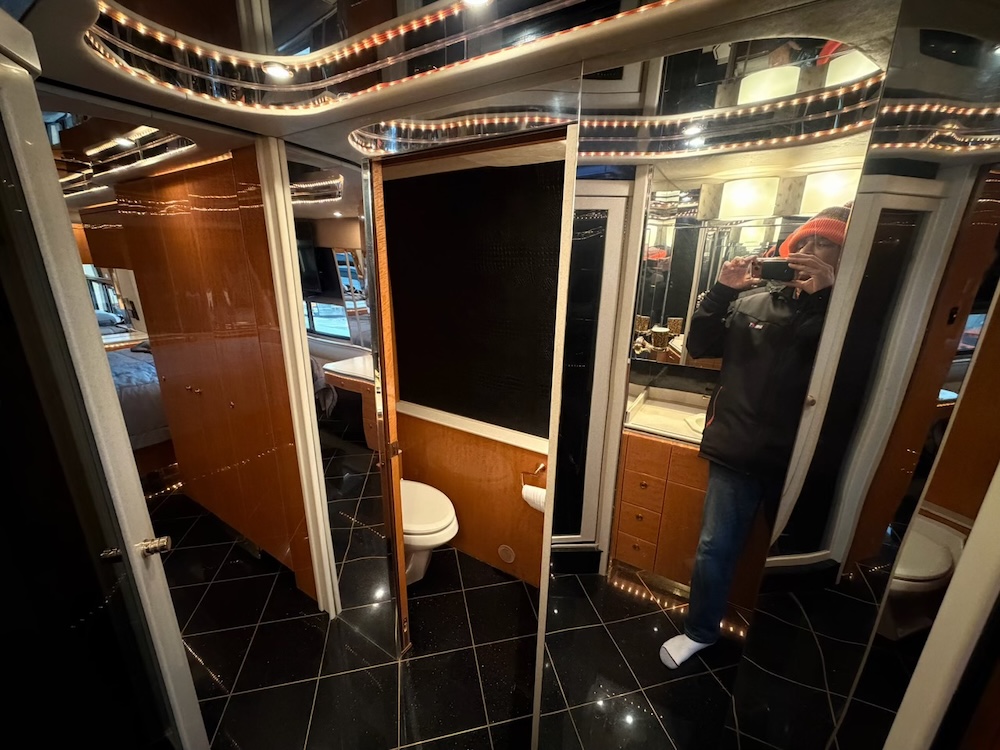 2002 Prevost Featherlite H3-45 For Sale