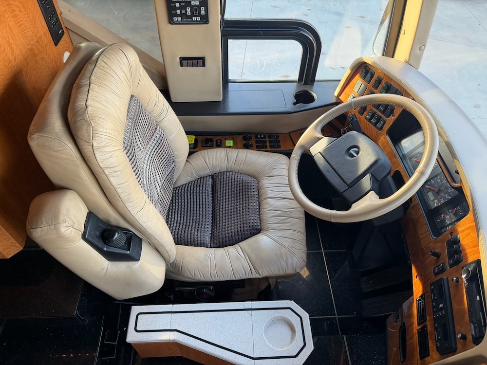 2002 Prevost Featherlite H3-45 For Sale