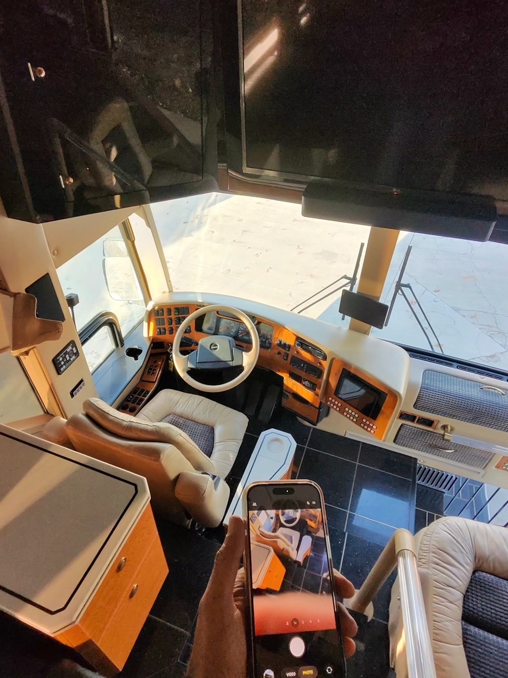 2002 Prevost Featherlite H3-45 For Sale