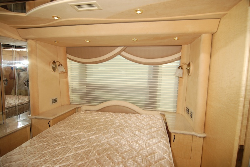 2003 Prevost Country Coach XLII