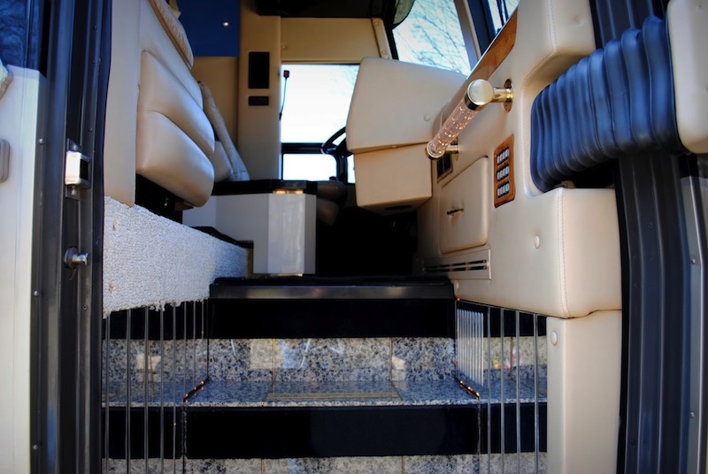 2003 Prevost Featherlite H3-45