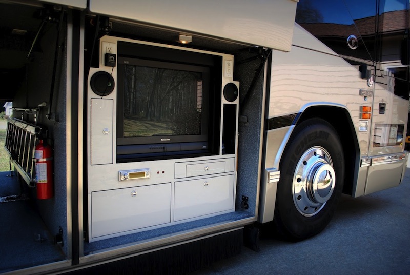 2003 Prevost Featherlite H3-45