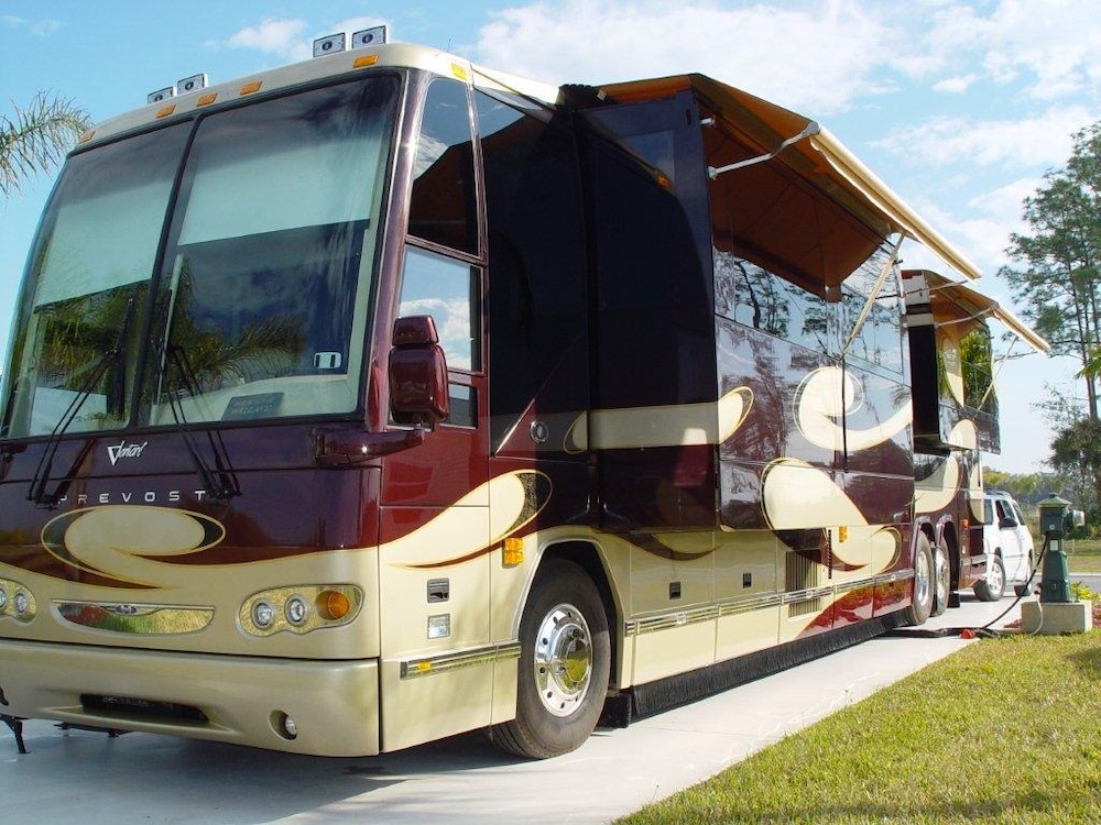 2003 Prevost Featherlite H3-45 For Sale
