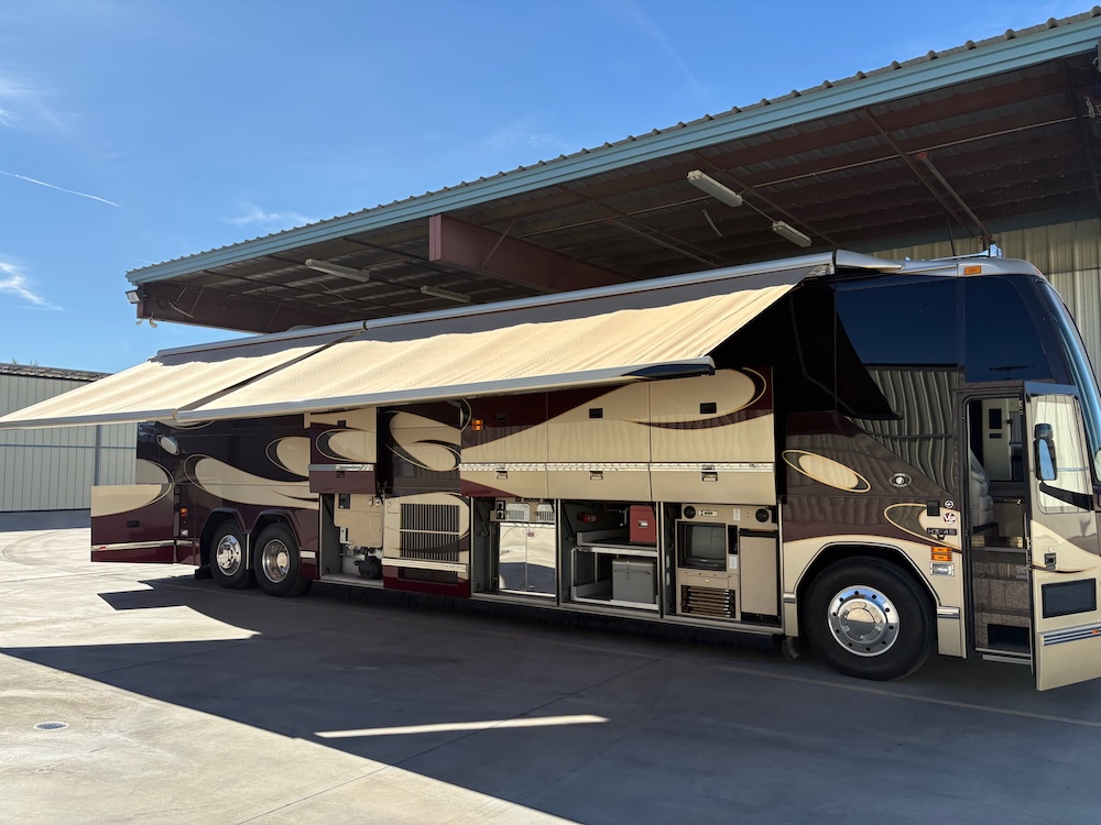 2003 Prevost Featherlite H3-45 For Sale