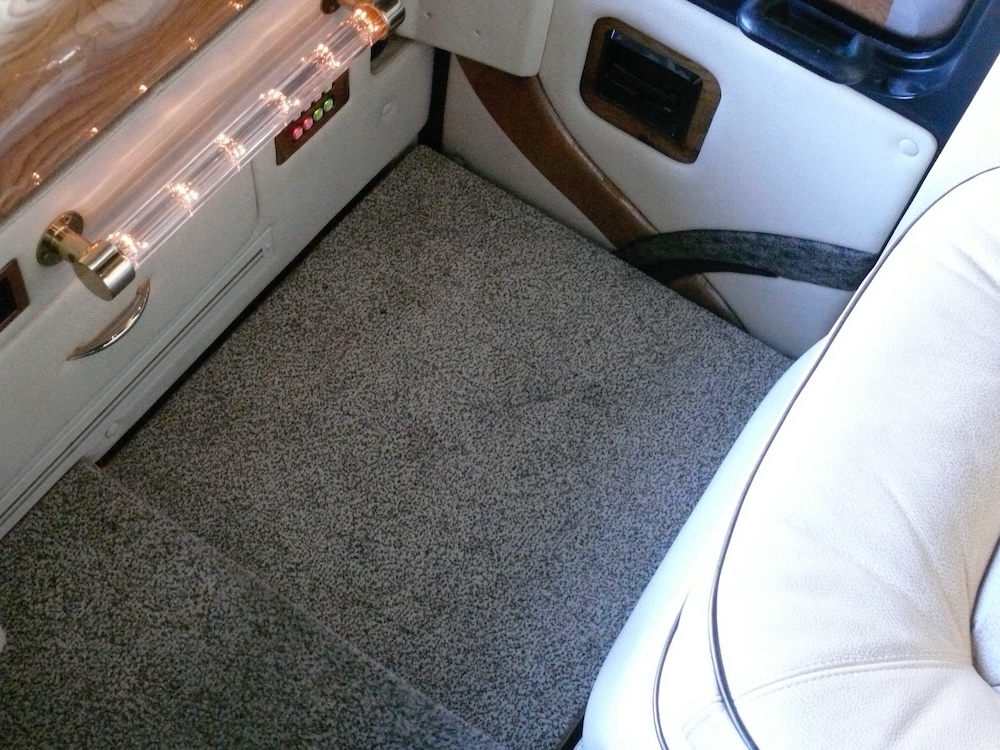 2003 Prevost Featherlite H3-45 For Sale