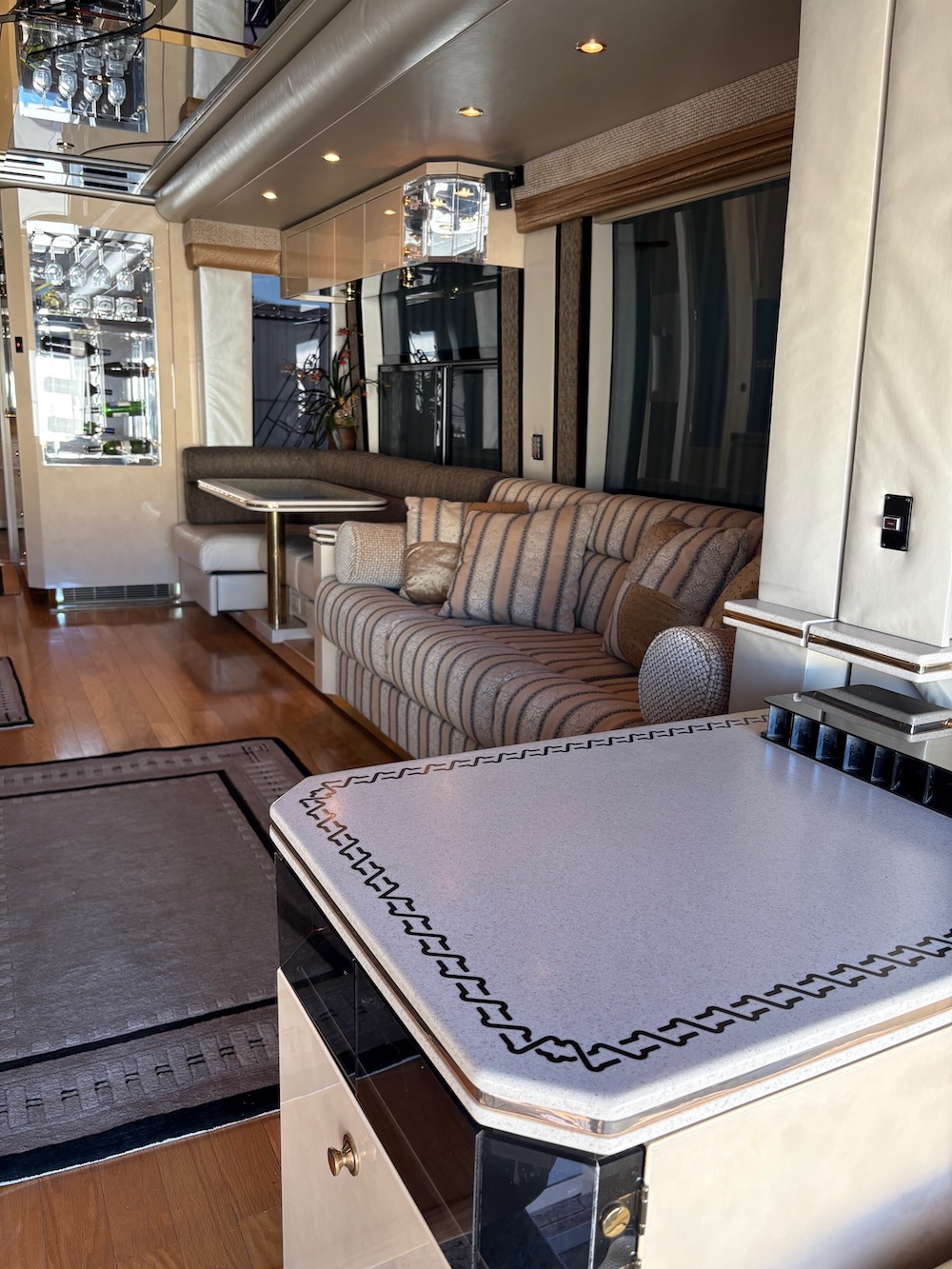 2003 Prevost Featherlite H3-45 For Sale