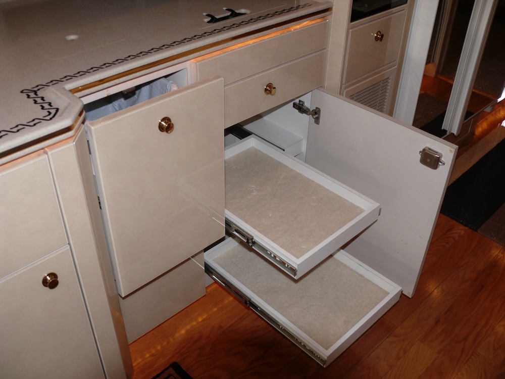 2003 Prevost Featherlite H3-45 For Sale