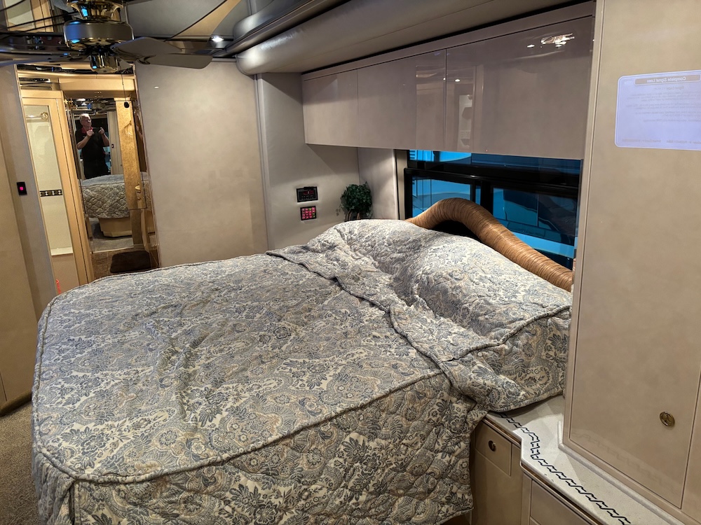 2003 Prevost Featherlite H3-45 For Sale
