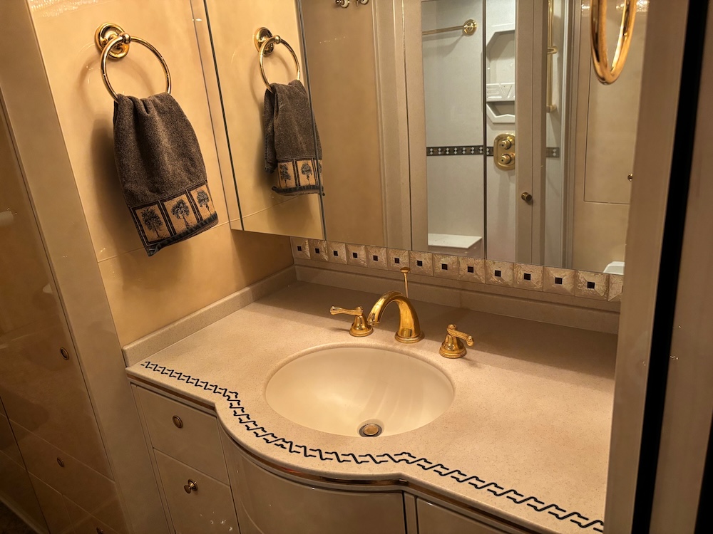 2003 Prevost Featherlite H3-45 For Sale