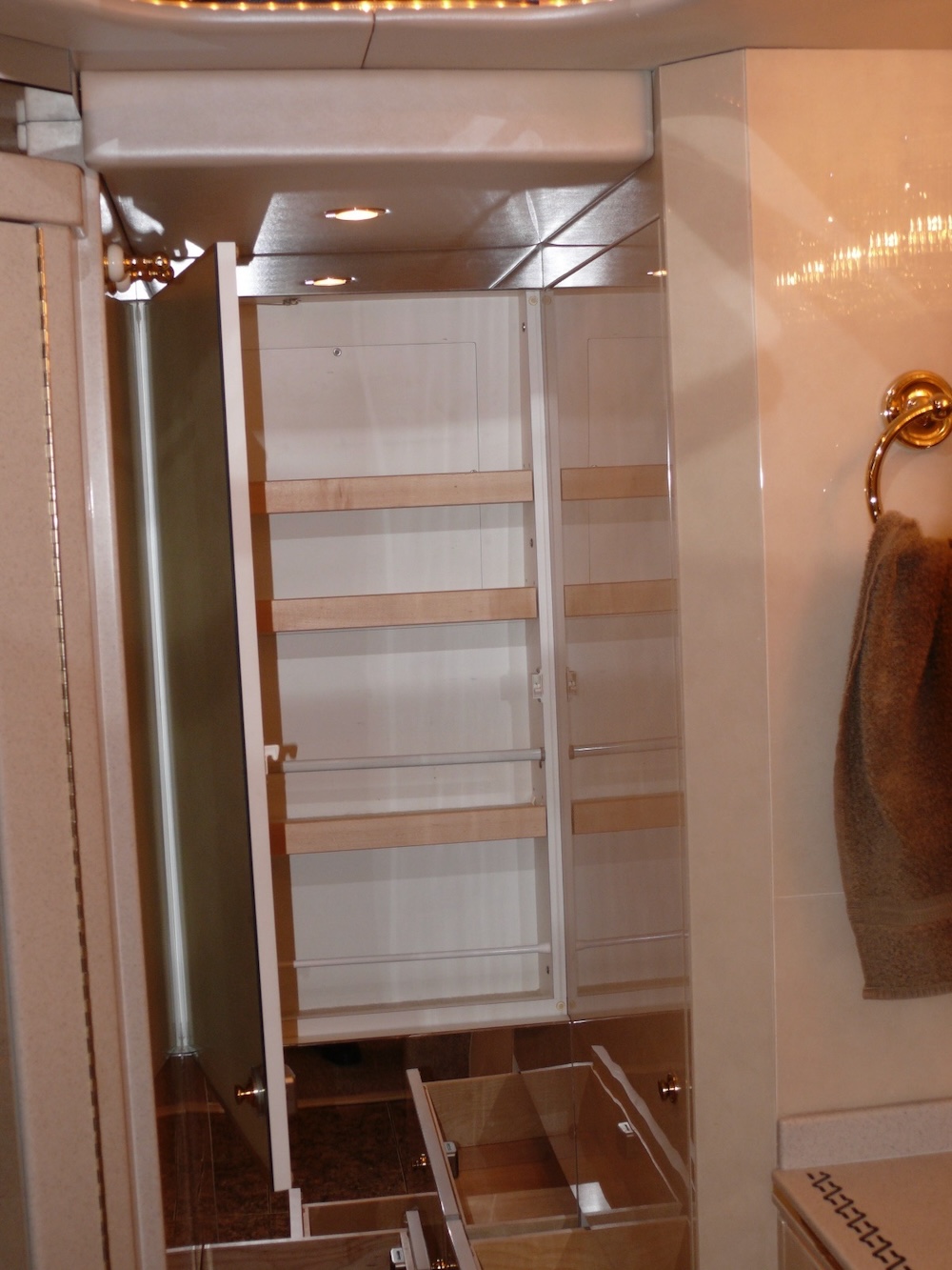 2003 Prevost Featherlite H3-45 For Sale