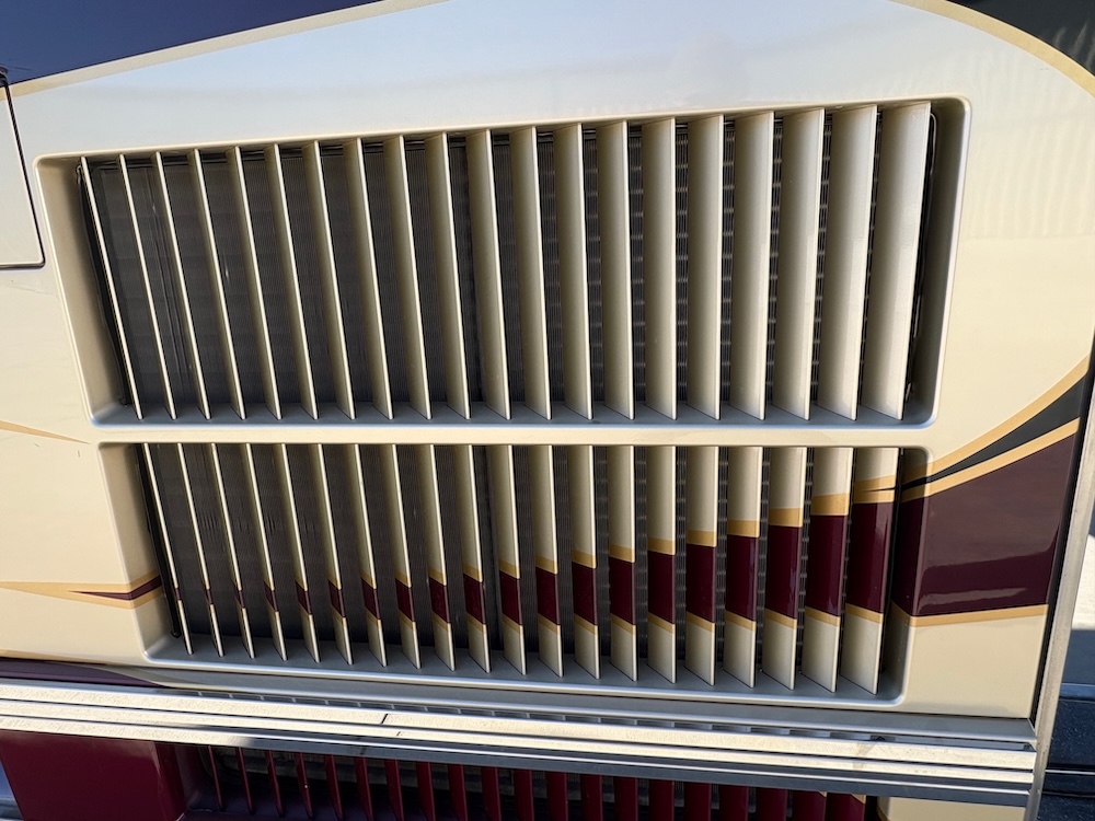 2003 Prevost Featherlite H3-45 For Sale