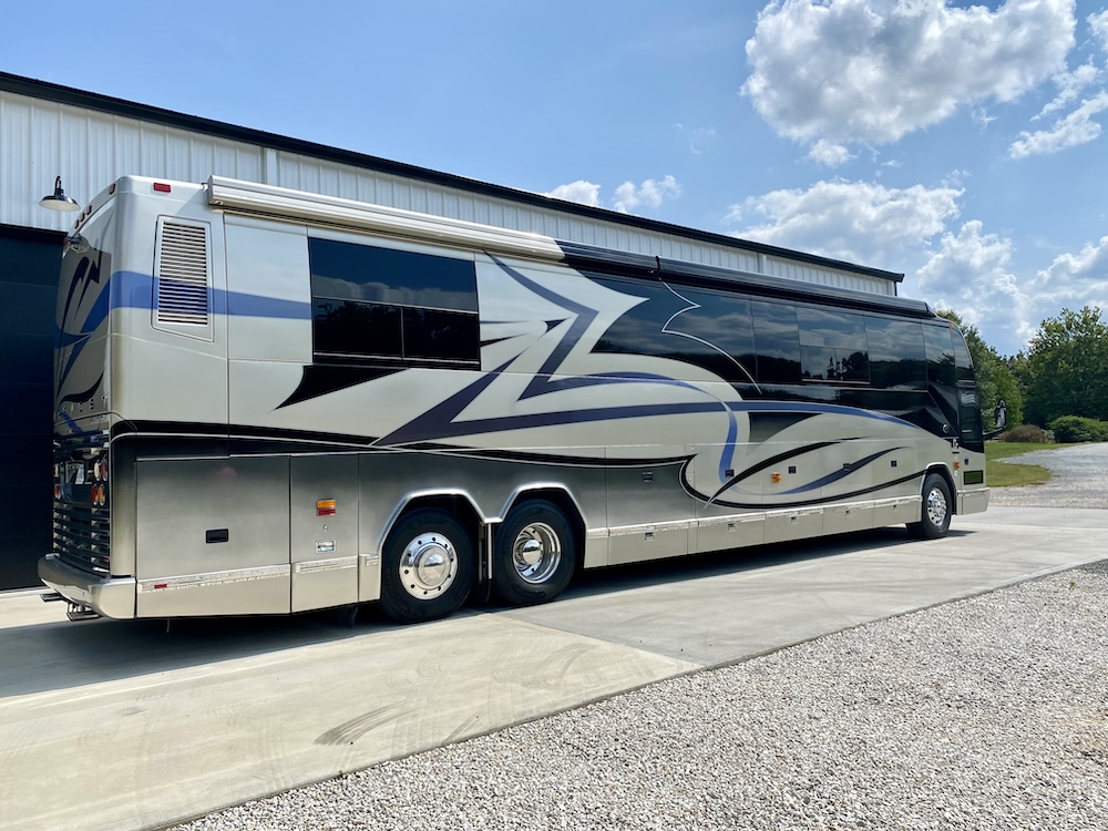 2003 Prevost  Featherlite H3-45 For Sale