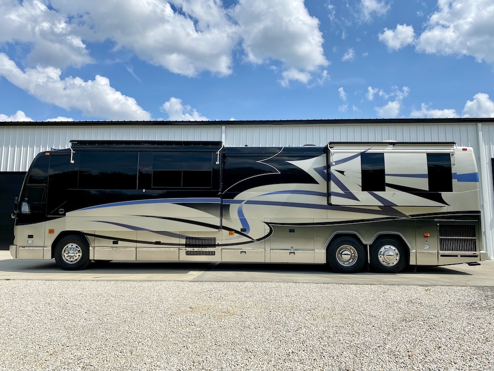 2003 Prevost  Featherlite H3-45 For Sale