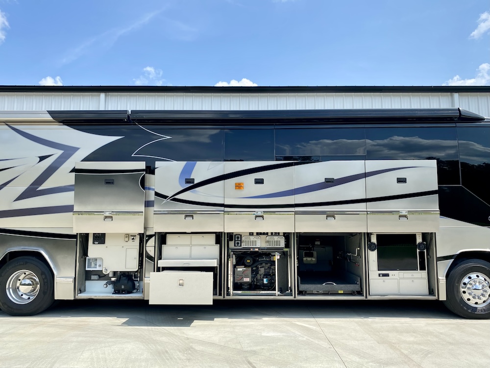 2003 Prevost  Featherlite H3-45 For Sale