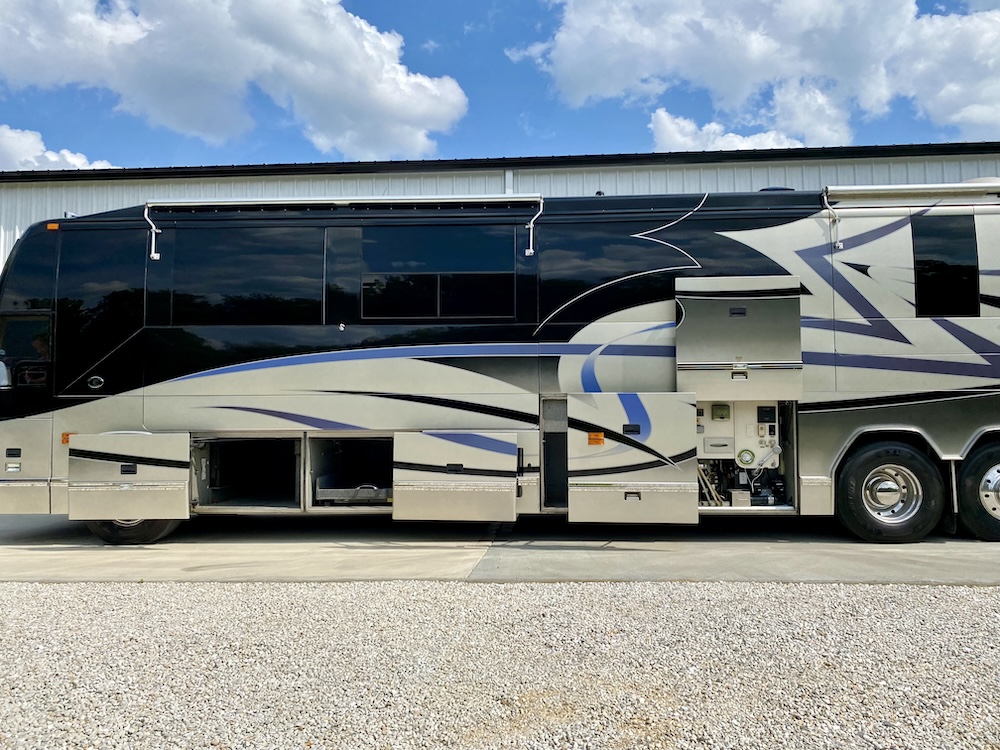 2003 Prevost  Featherlite H3-45 For Sale