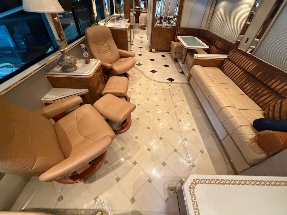 2003 Prevost Featherlite H3-45 For Sale