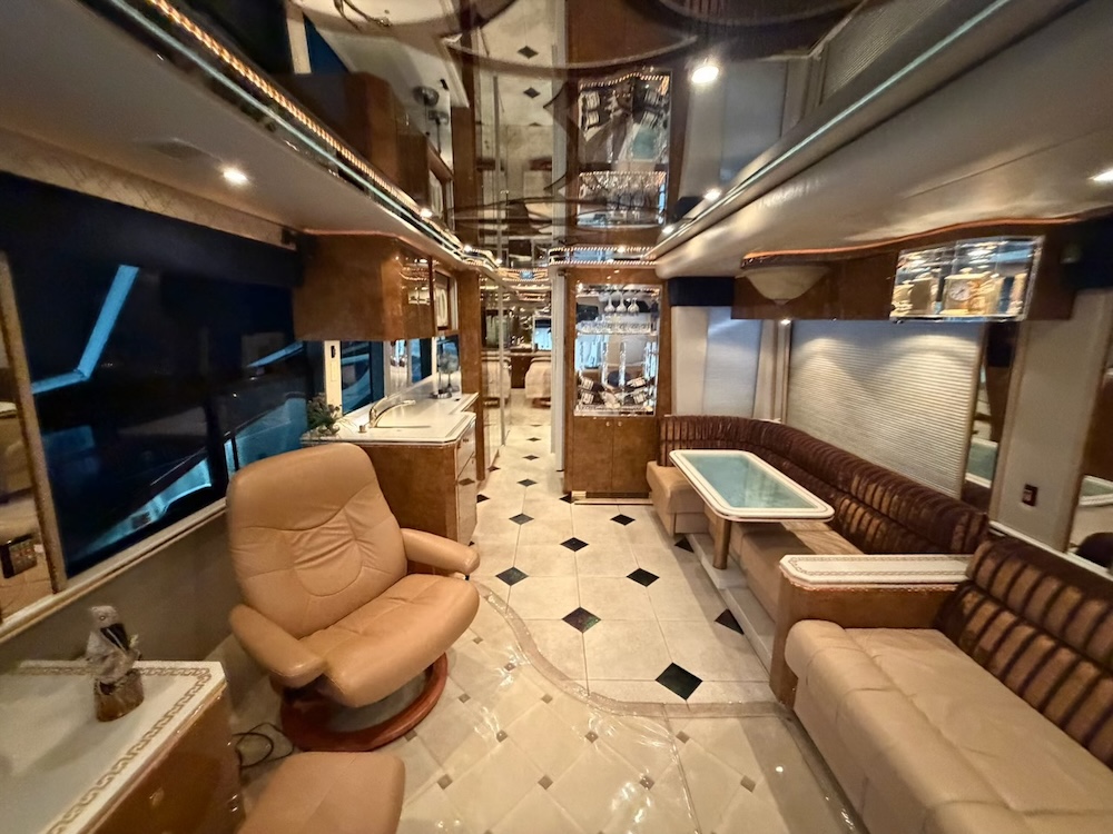 2003 Prevost Featherlite H3-45 For Sale
