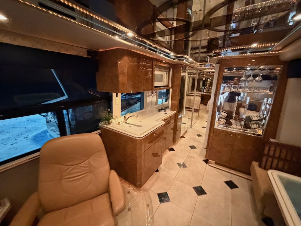 2003 Prevost Featherlite H3-45 For Sale