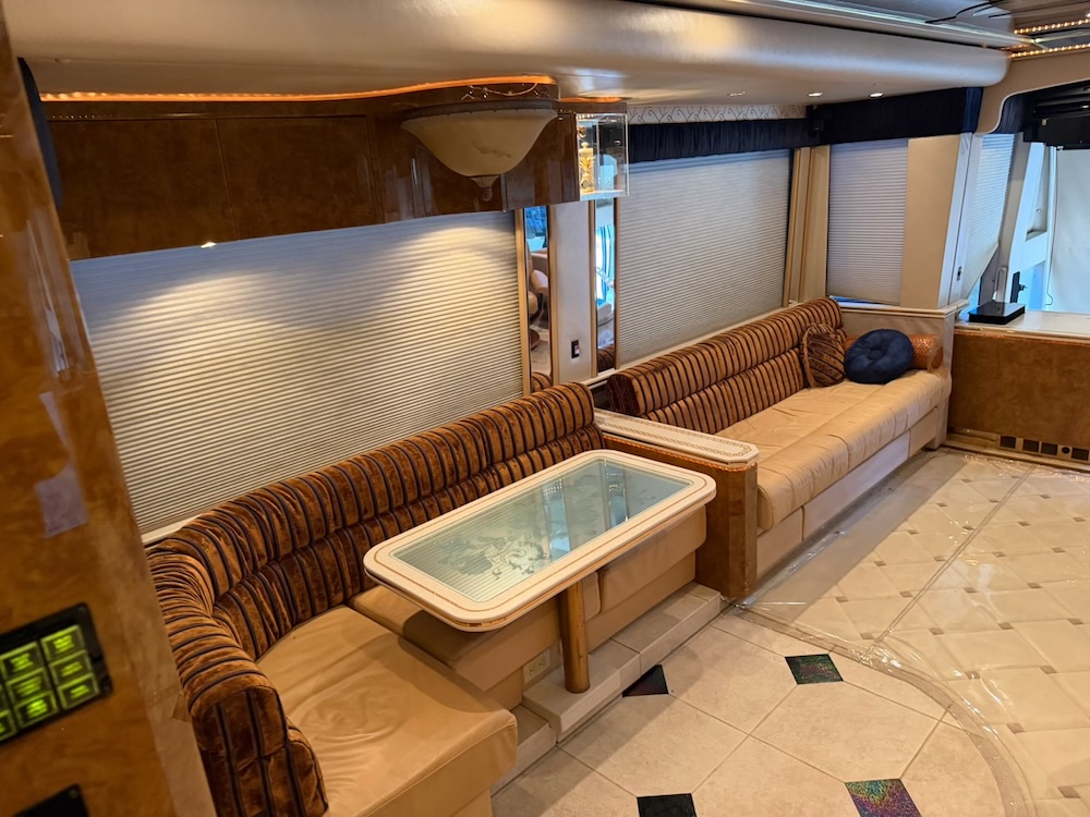 2003 Prevost Featherlite H3-45 For Sale