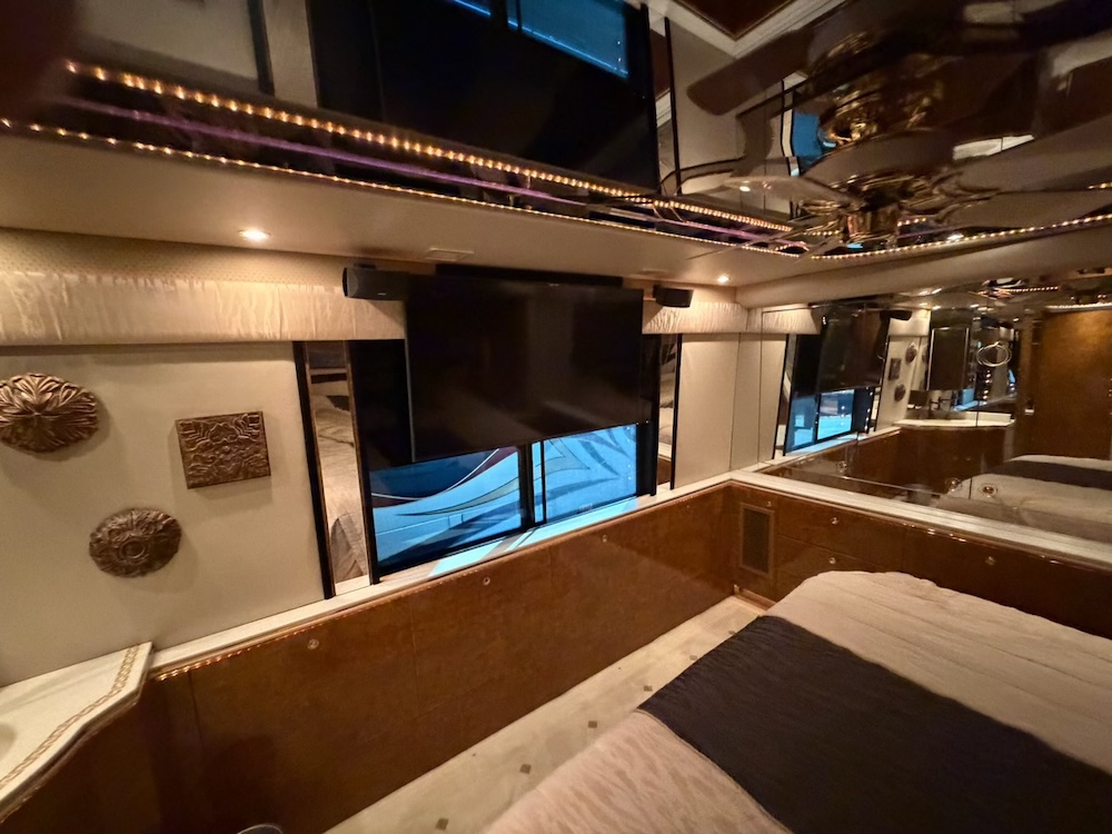 2003 Prevost Featherlite H3-45 For Sale