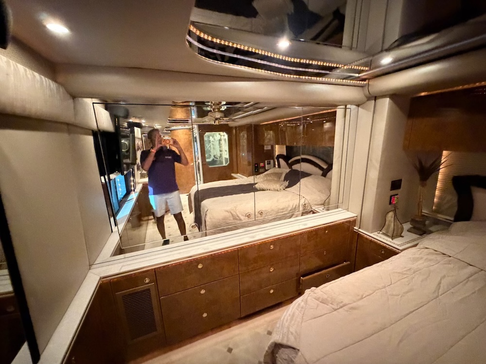 2003 Prevost Featherlite H3-45 For Sale