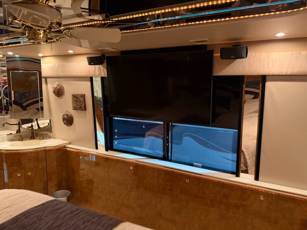 2003 Prevost Featherlite H3-45 For Sale