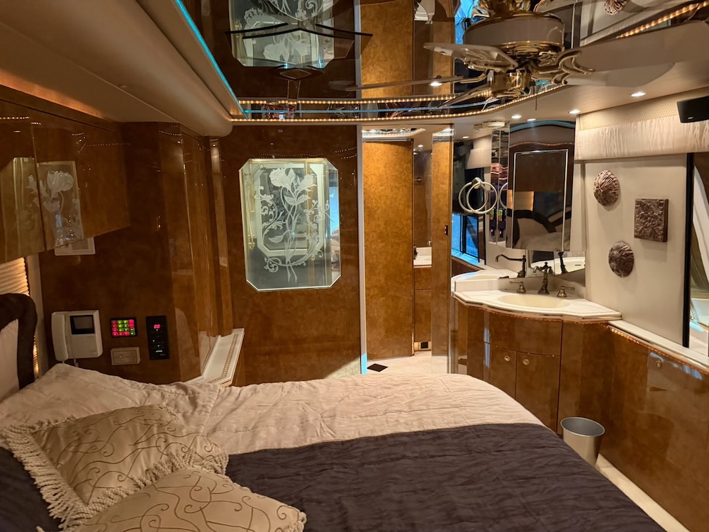 2003 Prevost Featherlite H3-45 For Sale